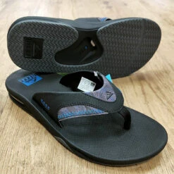 Reef Fanning Black/Pool Palm